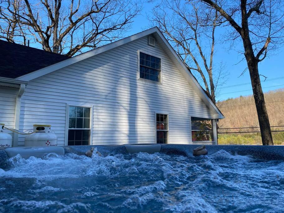 Cozy Cottage, Hot Tub, Fire Pit, 15Min To Hudson And Hiking Catskill Dış mekan fotoğraf